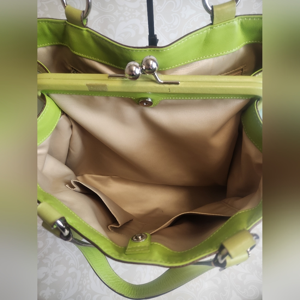 VGVC Coach Handbag with Kisslock Center Section - Picture 6 of 9